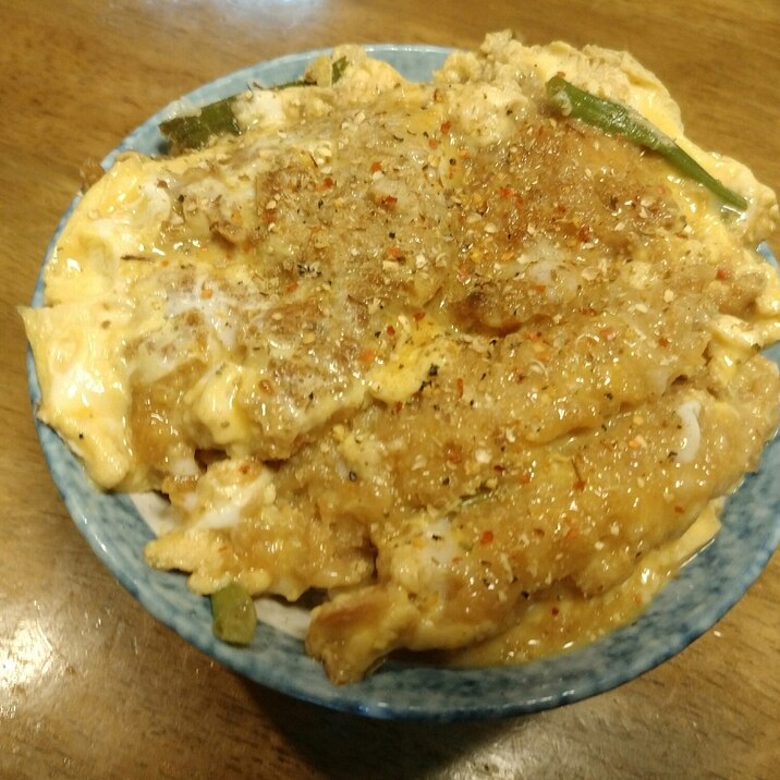 夕飯の余りや市販のフライで簡単！MIXフライ丼